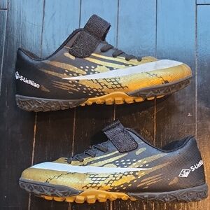 Kids Indoor Soccer or Futsal Shoes 3.5